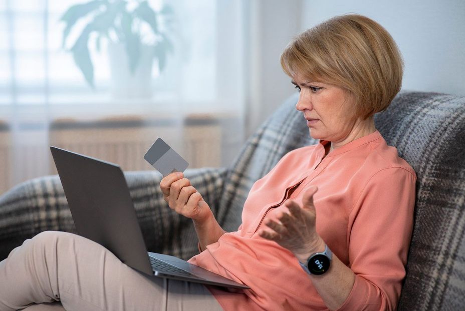 El 27% de los españoles estafados online perdió dinero tras caer en fraudes de vishing El 27% de los españoles estafados online perdió dinero tras caer en fraudes de vishing