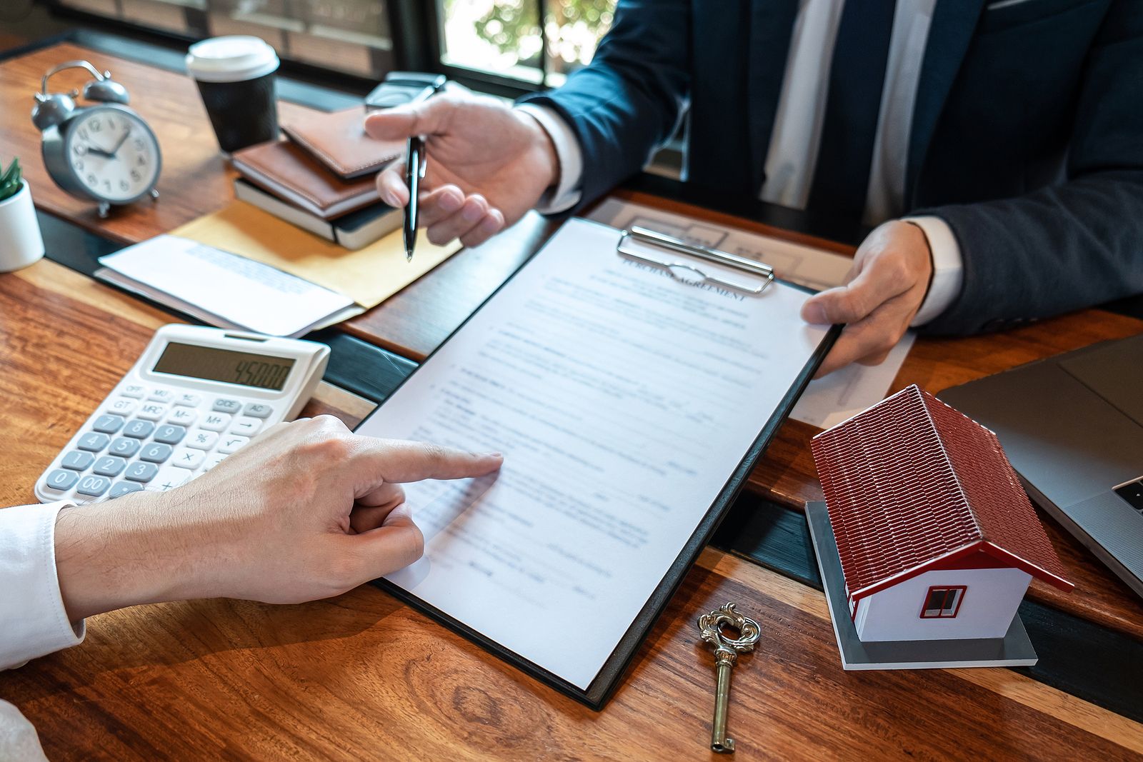 Las claves de la transferencia urgente OMF que piden para cancelar un préstamo hipotecario (Foto Bigstock)