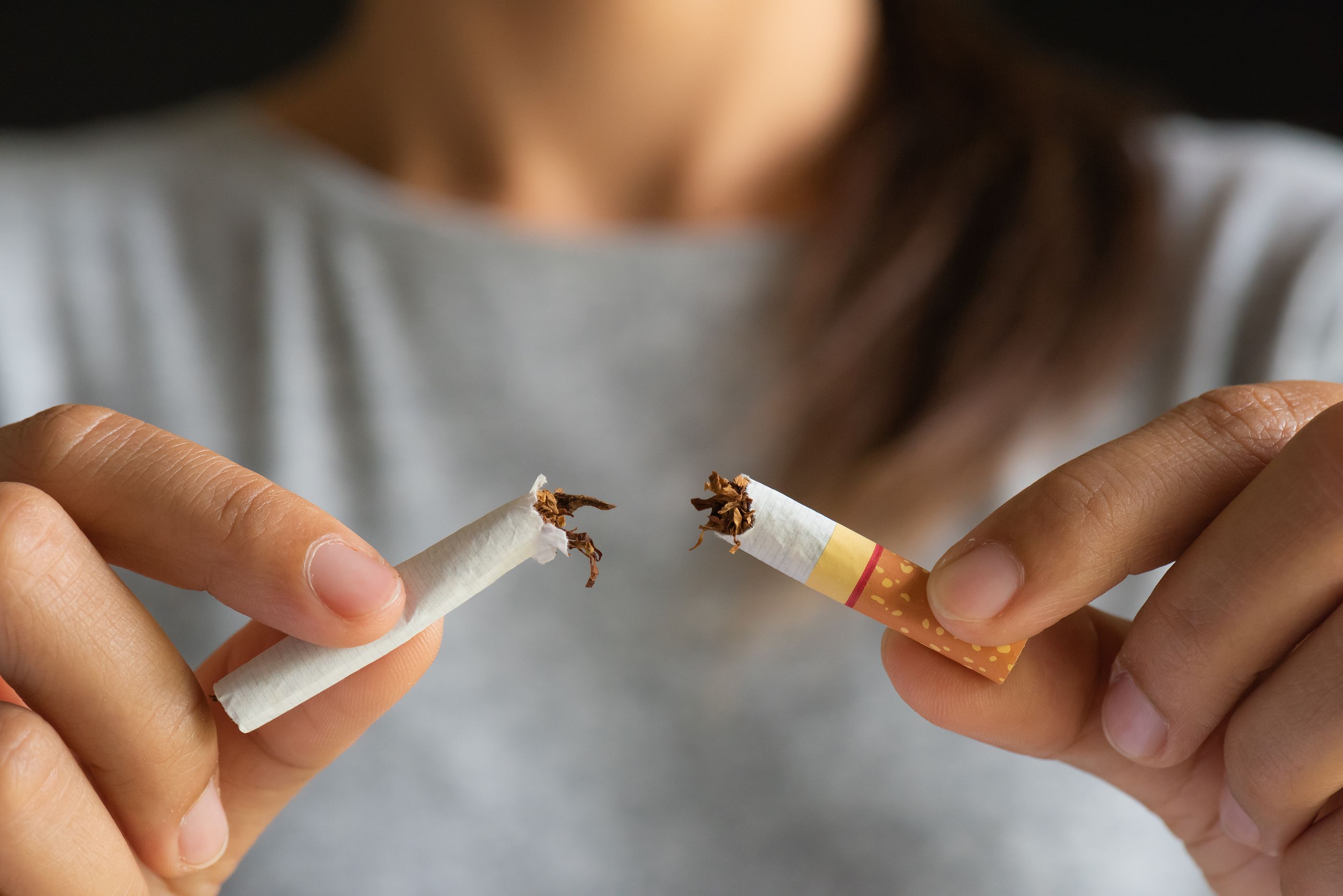 La mitad de los españoles desconocen que el tabaco daña los oídos