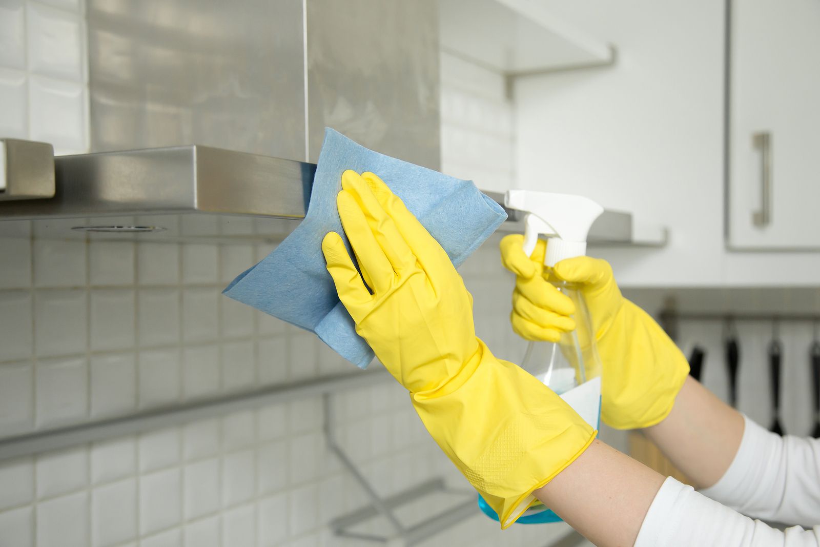 Cómo limpiar y desinfectar el acero inoxidable de la cocina
