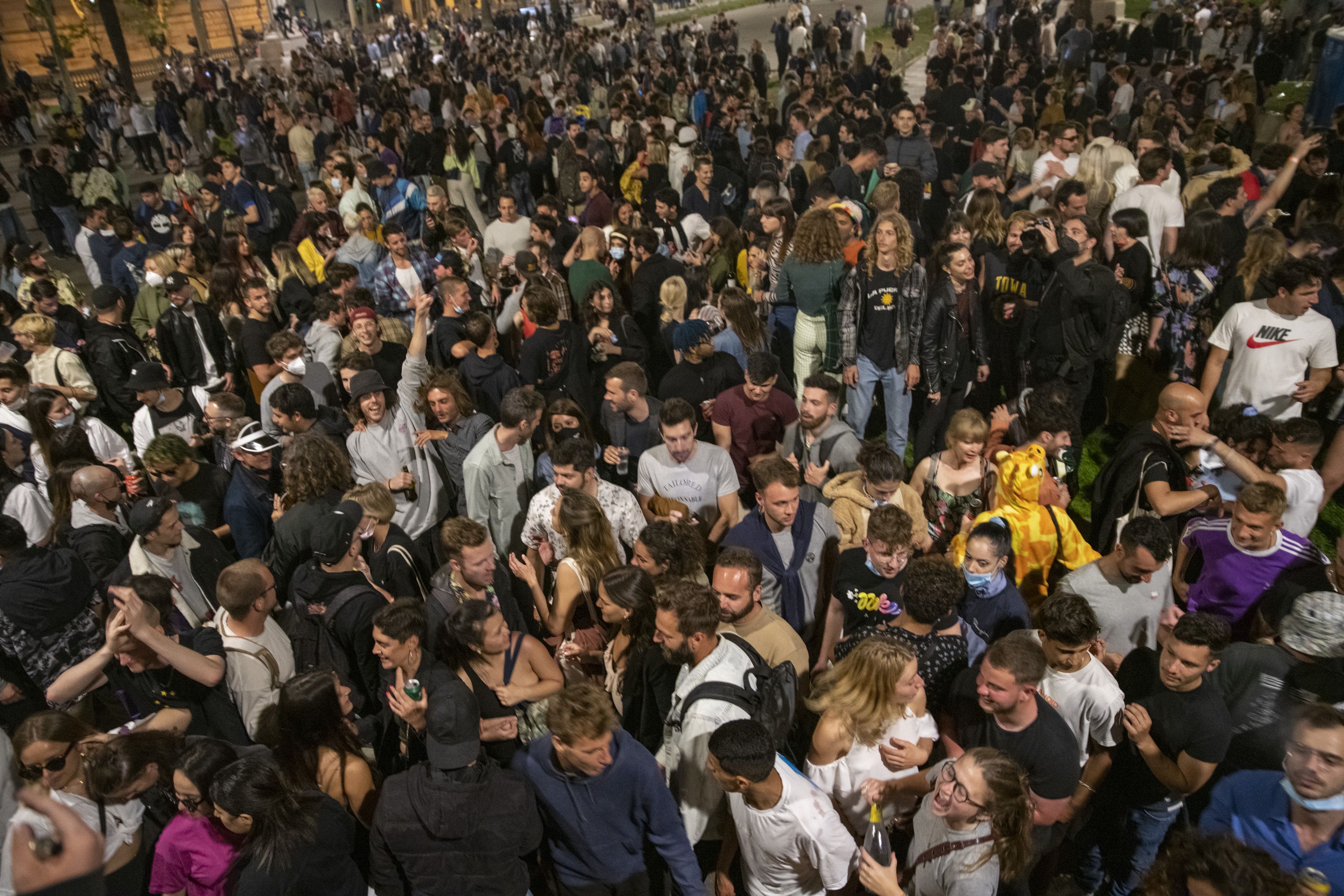 Tras el descontrol del fin de semana, el Gobierno se abre ahora a realizar "cambios legales" Tras el descontrol del fin de semana, el Gobierno se abre ahora a realizar "cambios legales"