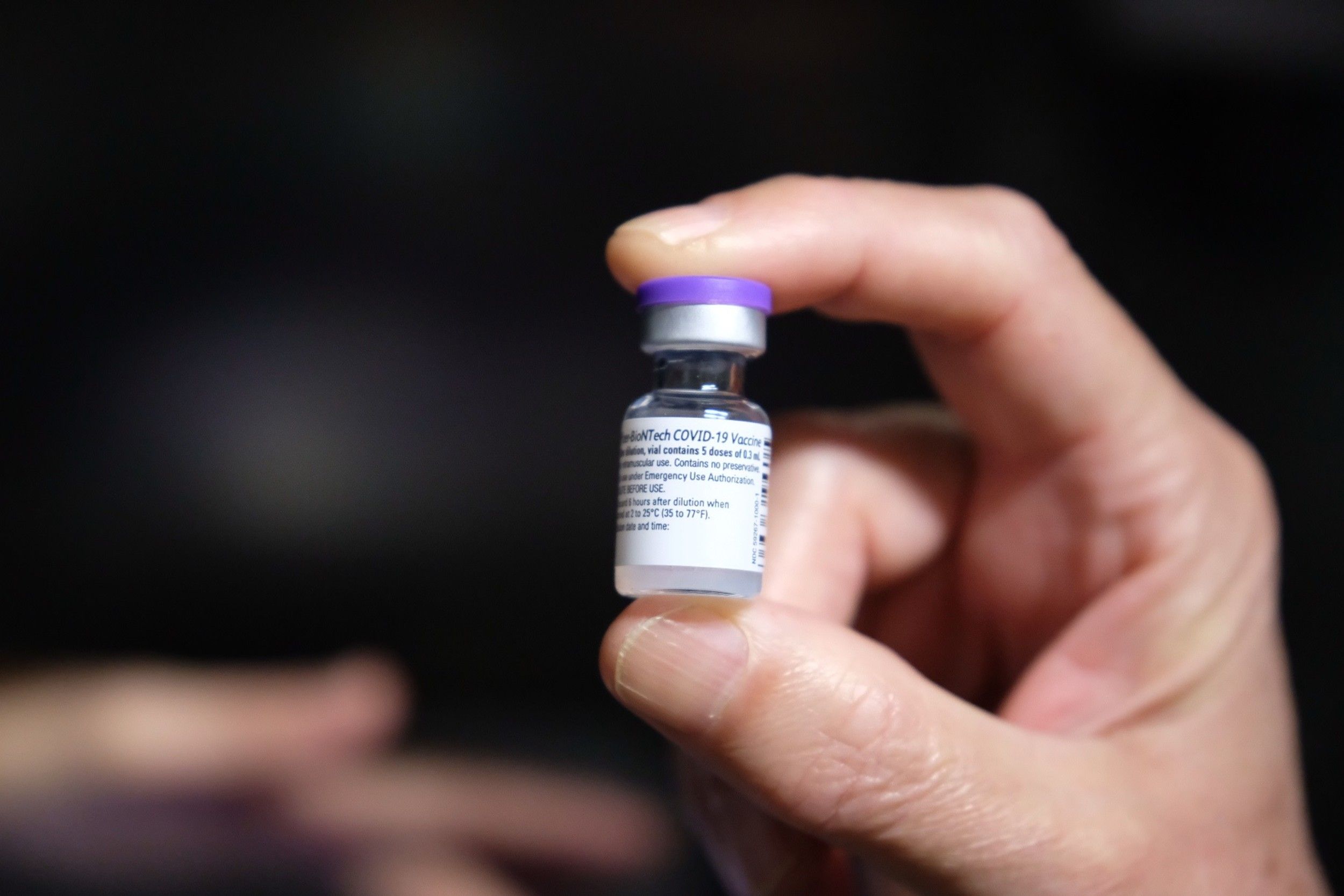 Los mayores podrían tener que inyectarse una tercera dosis de la vacuna en otoño o invierno
