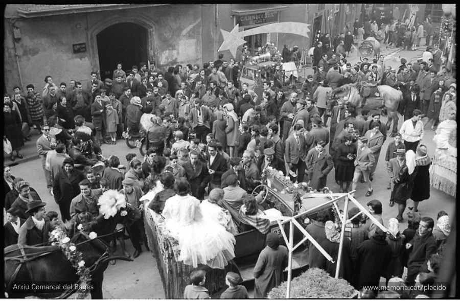 Descanso del rodaje (foto: Arxiu Comarcal del Bages. Fons Marià Lladó. Fuente: Memoria.cat))