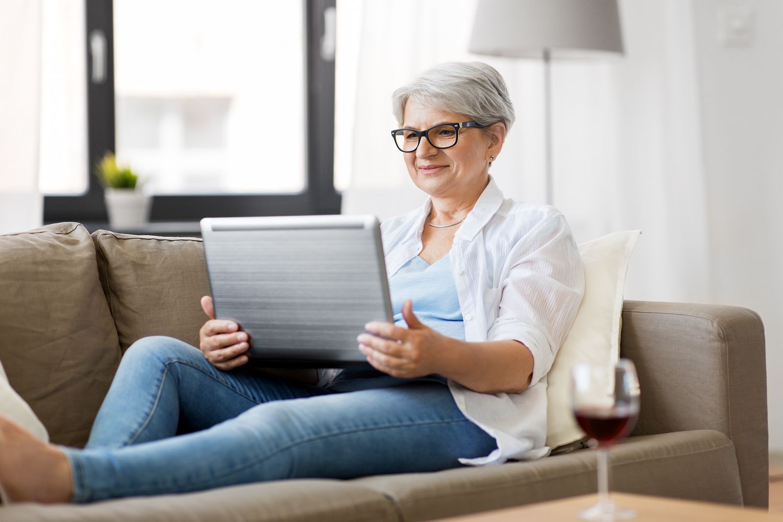 Iniciativa para fomentar la ocupación de los mayores (bigstock)