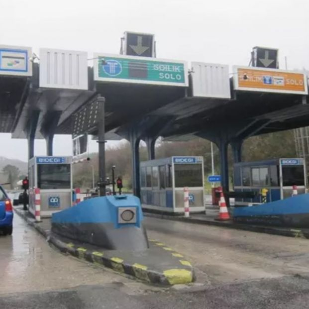 Si estás dentro de uno de estos tres grupos quedarás libre de pagar peaje en carretera, según la DGT. Foto: Europa Press