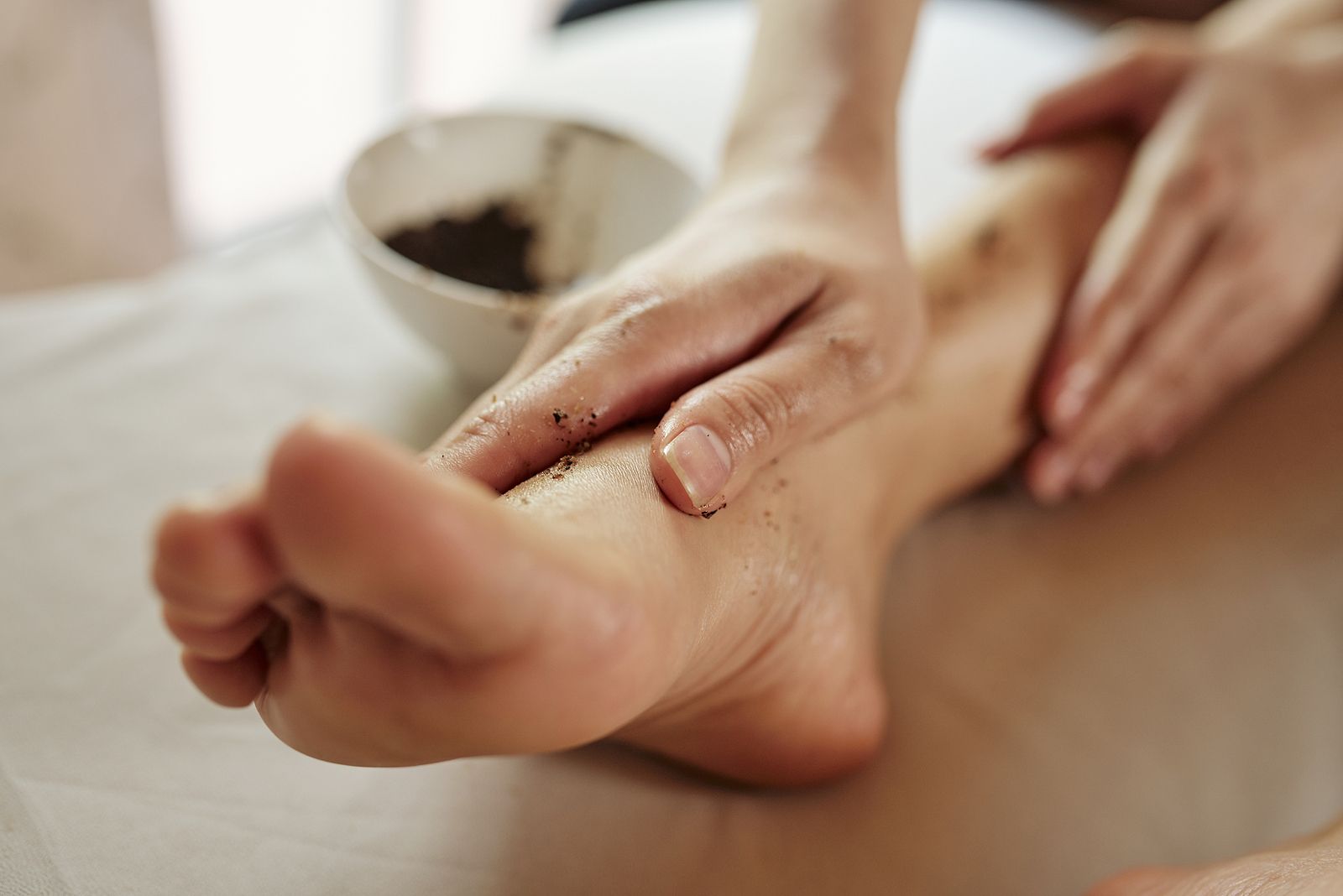 Cómo preparar un exfoliante natural casero para los pies