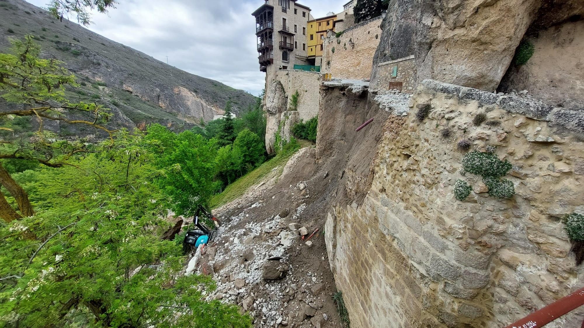 Cuenca, consternada: Se derrumba el principal acceso peatonal a las Casas Colgadas. Foto: Europa Press