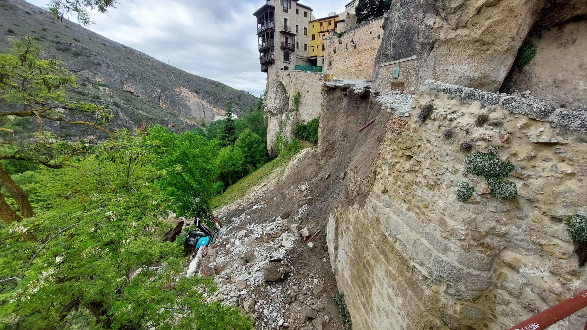 Cuenca, consternada: Se derrumba el principal acceso peatonal a las Casas Colgadas. Foto: Europa Press Cuenca, consternada: Se derrumba el principal acceso peatonal a las Casas Colgadas. Foto: Europa Press