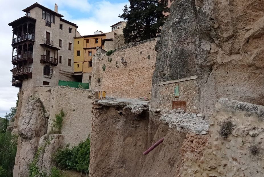 Cuenca, consternada: Se derrumba el principal acceso peatonal a las Casas Colgadas. Foto: Europa Press
