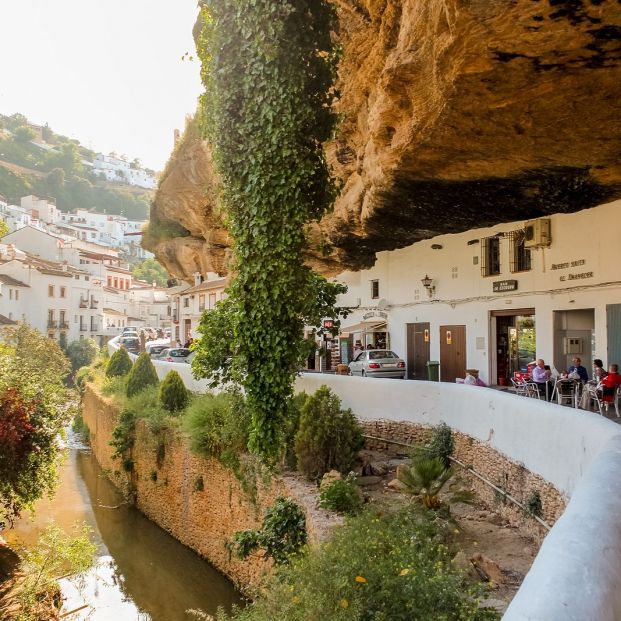 Los pueblos más populares de España por provincias. Setenil De Las Bodegas Foto: bigstock