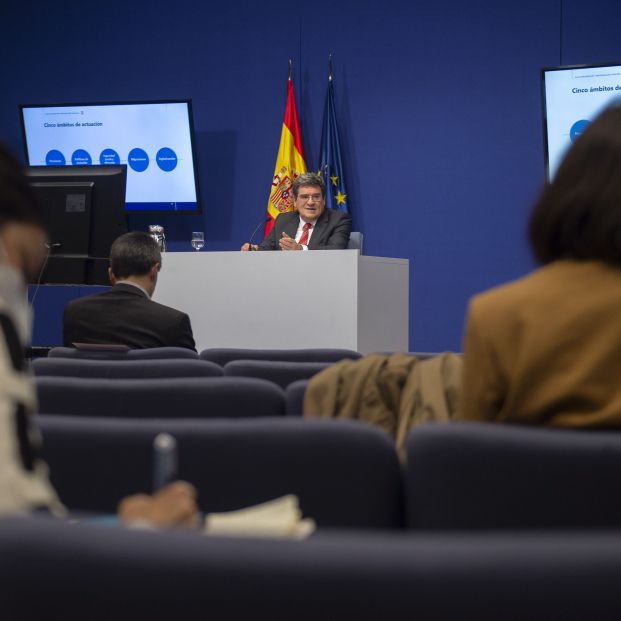 Reforma de pensiones enviada a Bruselas: Medidas "poco claras" y aplazadas las más traumáticas Reforma de pensiones enviada a Bruselas: Medidas "poco claras" y aplazadas las más traumáticas