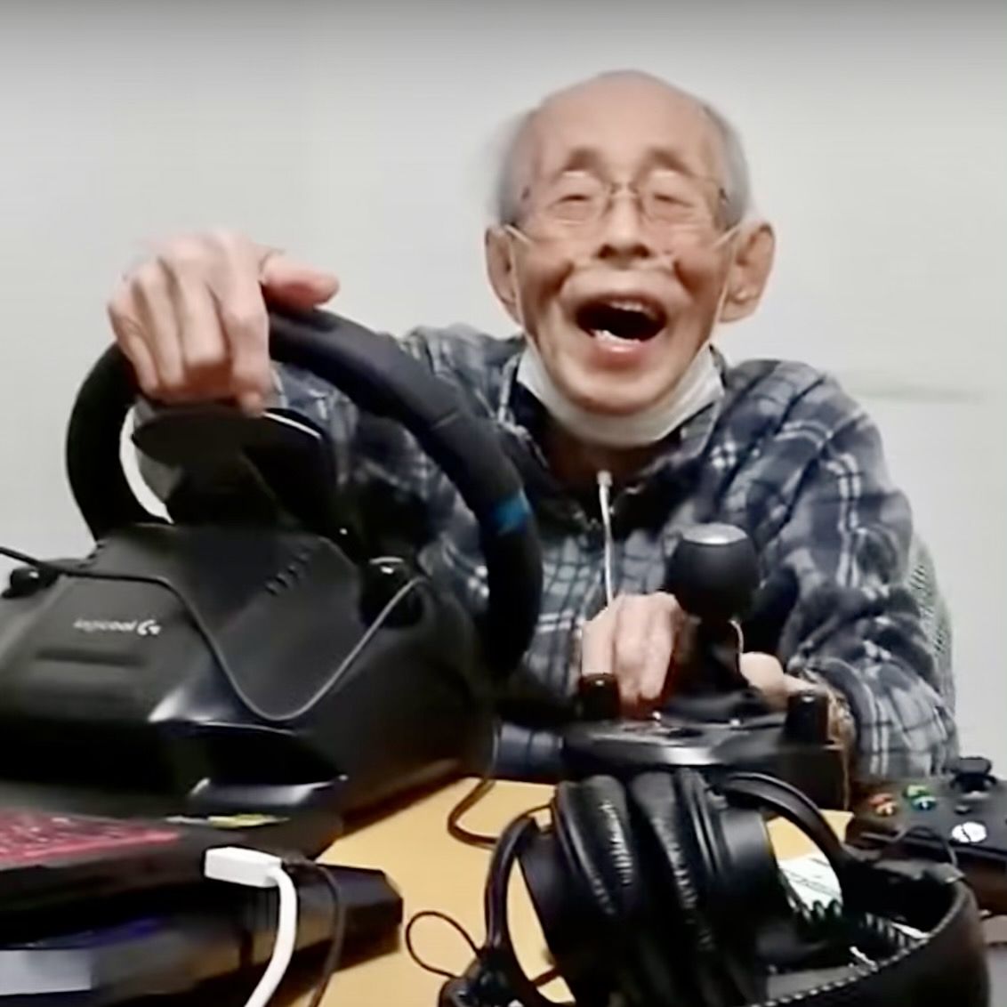 Un antiguo taxista de 93 años revive la sensación de conducir gracias a los videojuegos