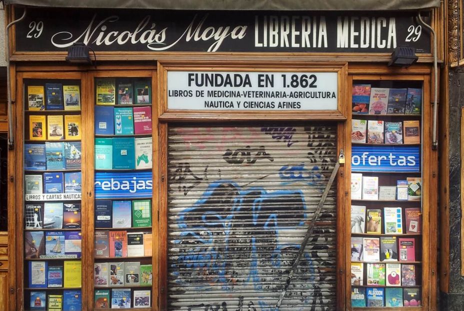 Librería Nicolás Moya  (Sonia de Viana, Nicolás Moya Librería – Flickr)