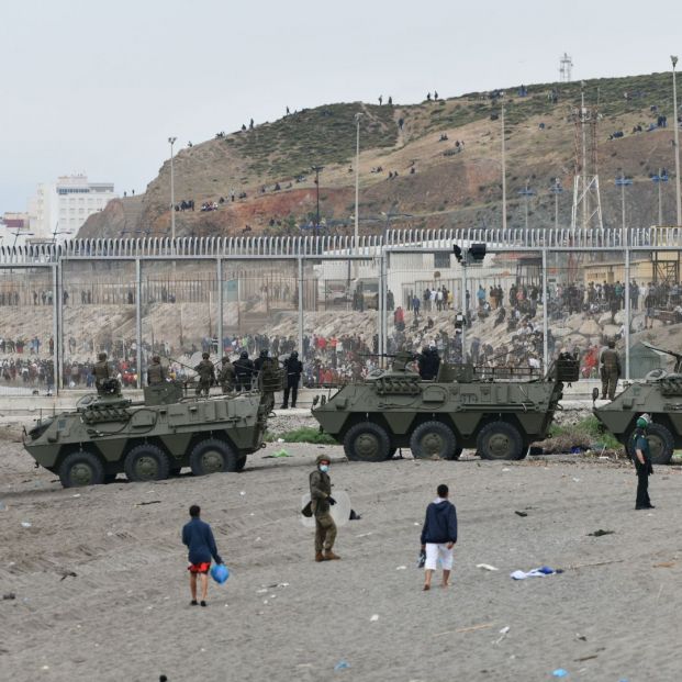 Marruecos cierra la frontera con España e interrumpe el éxodo migratorio a Ceuta Marruecos cierra la frontera con España e interrumpe el éxodo migratorio a Ceuta