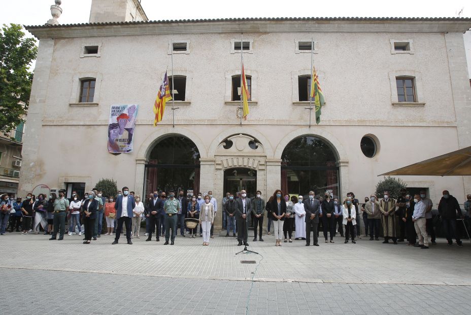 EuropaPress 3718227 alcalde sa pobla llorenc gelabert junto otras autoridades vecinos localidad