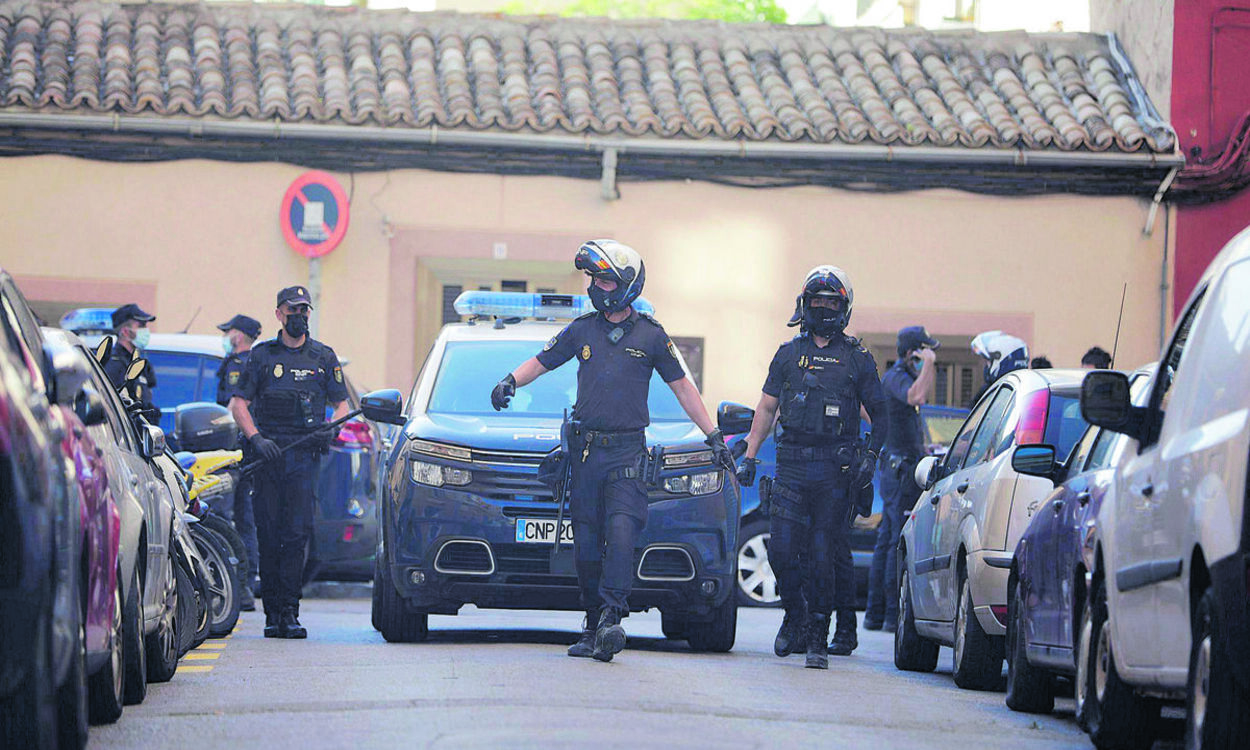 Herido grave en un tiroteo entre clanes de delincuentes en Son Goltleu