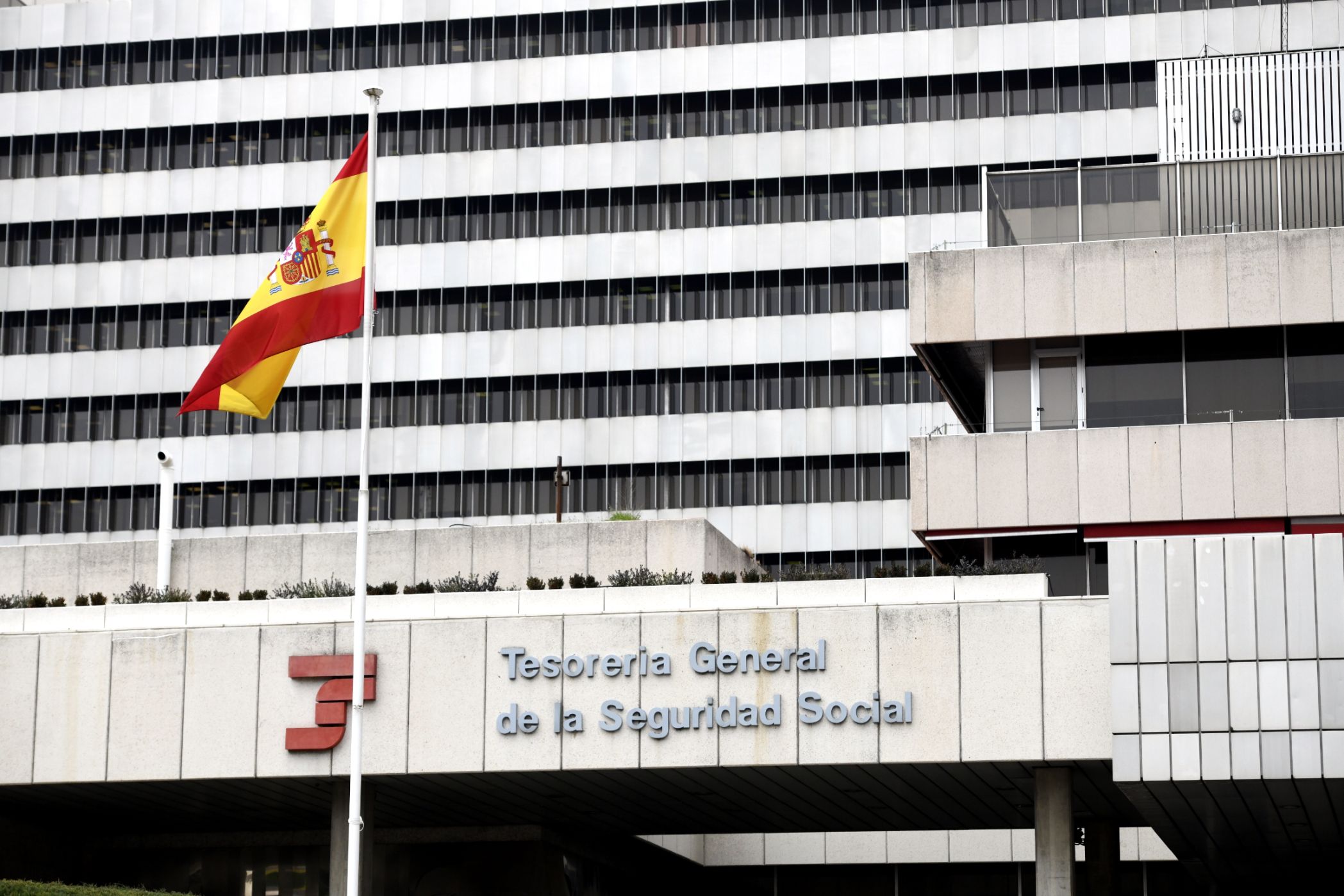 CEOE rechaza la oferta de Escrivá de rebajar las exenciones en ERTE de sectores ultraprotegidos