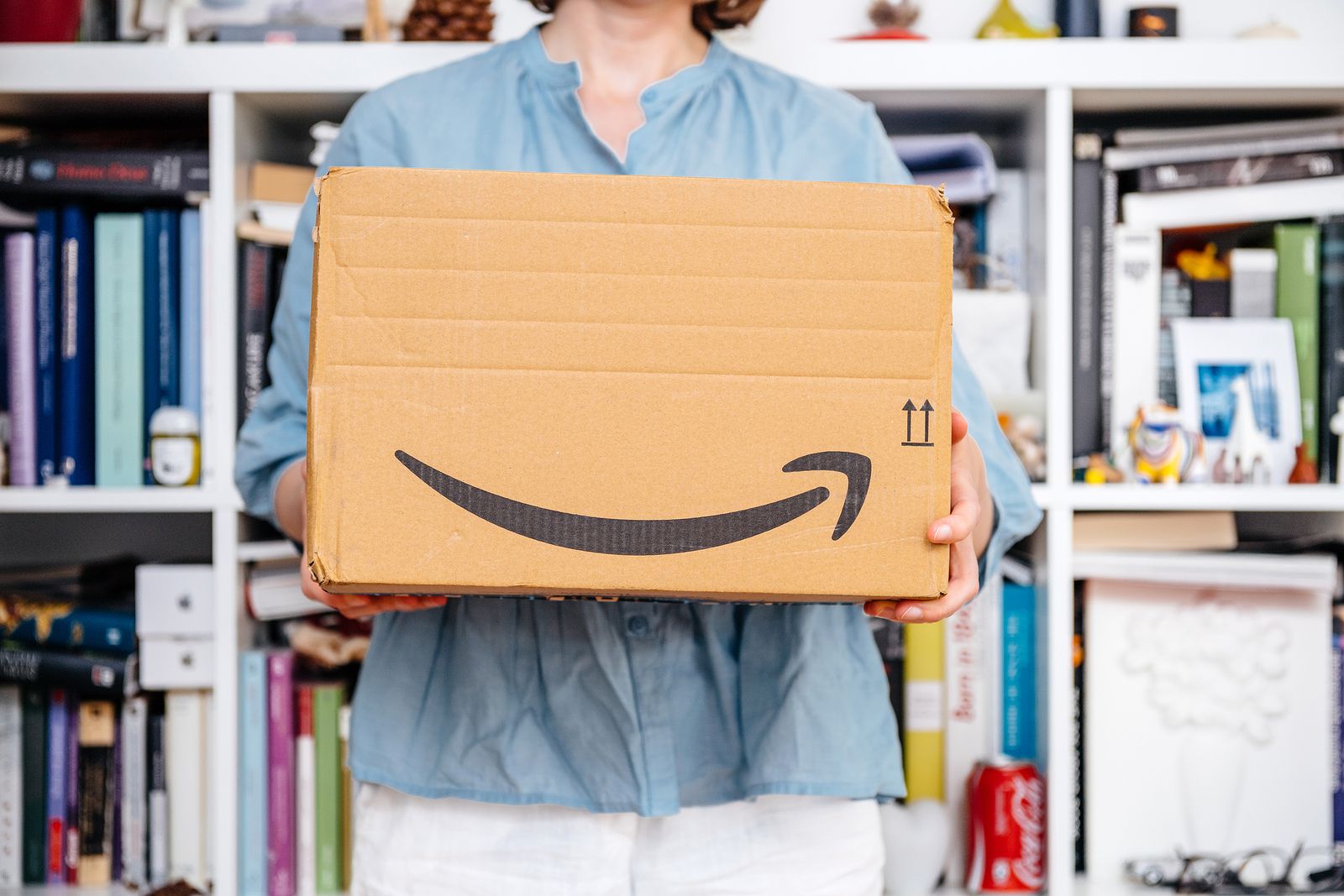 Amazon abre las puertas de sus centros logísticos (Big stock)