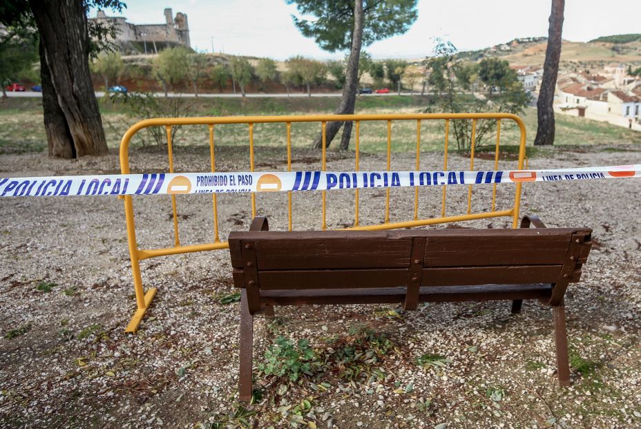 EuropaPress 3419409 cinta policia local restringe entrada parque chinchon dia antes municipio