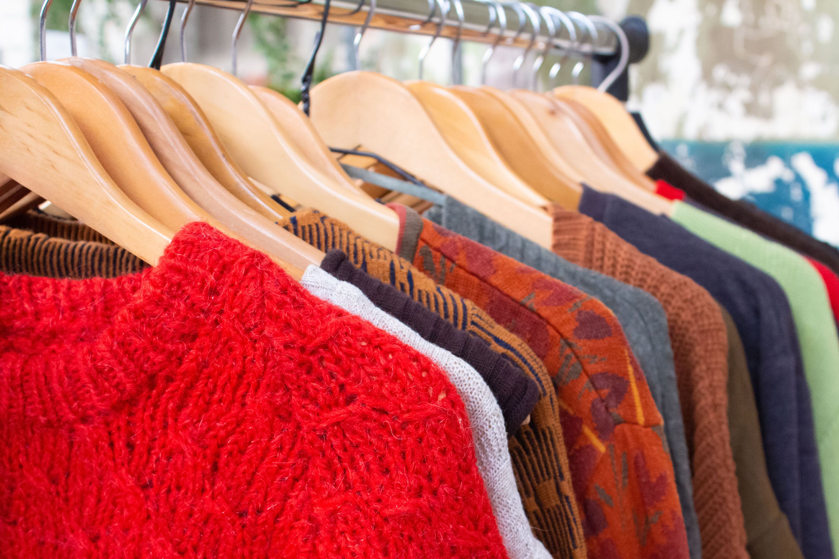 La ropa de segunda mano llega a los supermercados