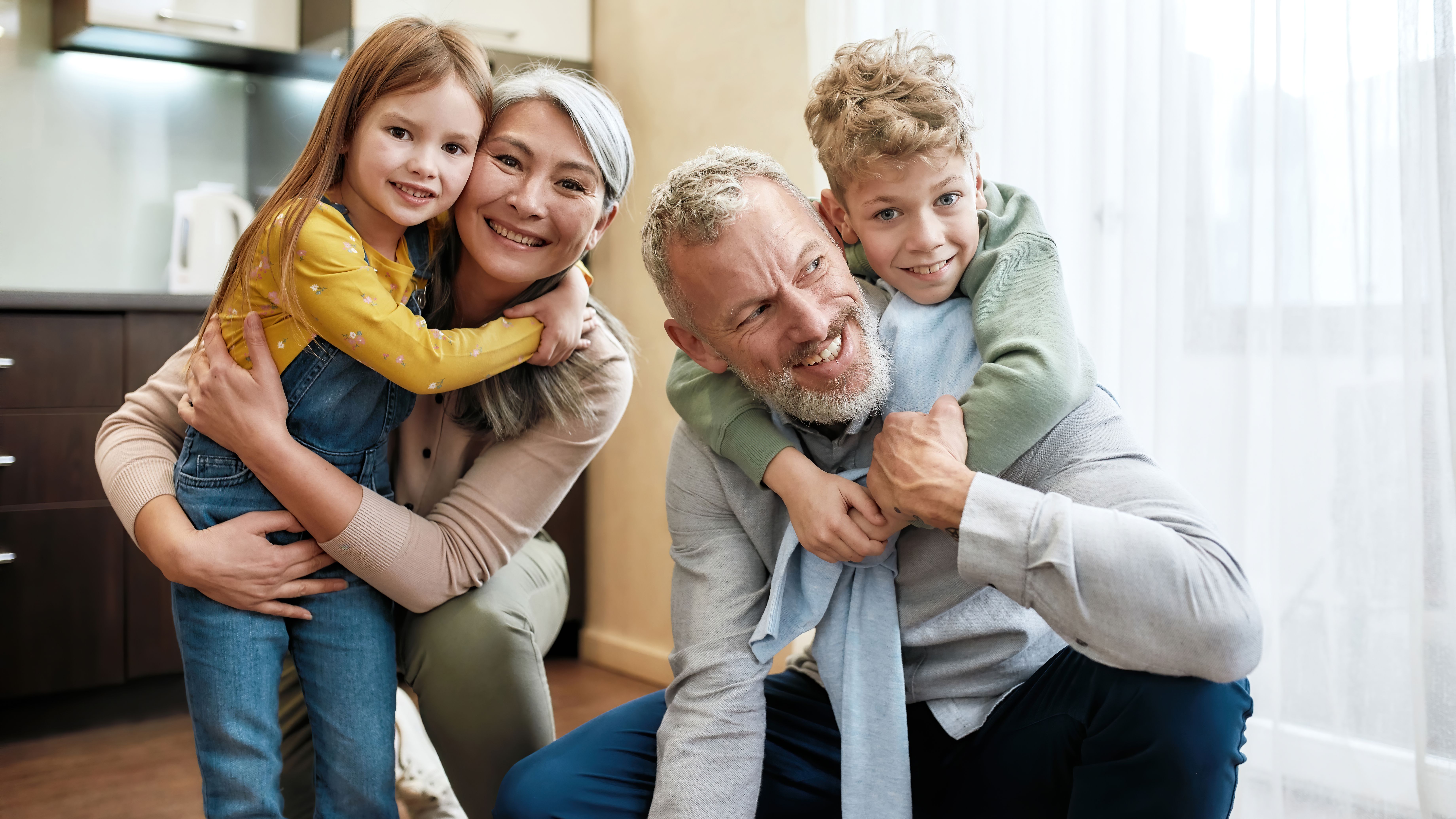 ¿Pueden los niños abrazar a sus abuelos vacunados?