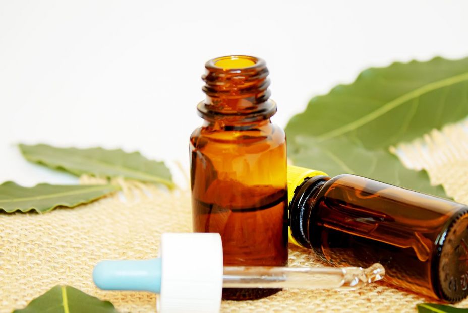 Para eliminar el mal olor de los pies: aceite del árbol del té