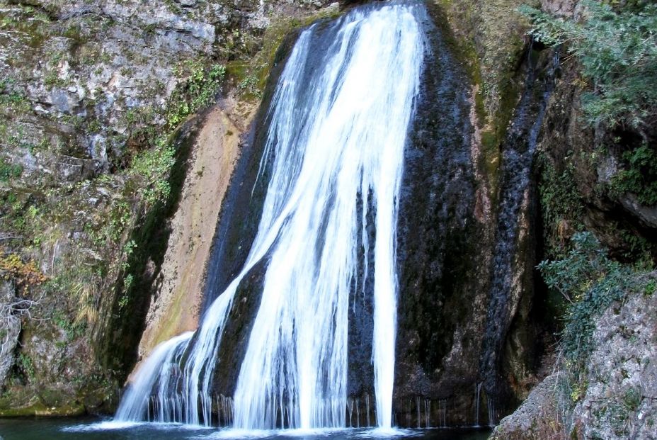  Nacimiento de ríos Río Mundo (bigstock)