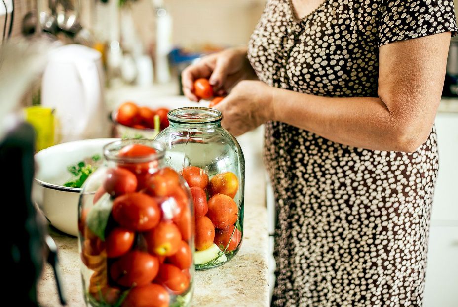 Trucos de cocina: ajo, cebolla y tomate siempre a mano