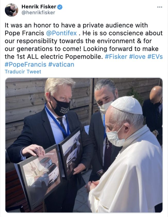 Tuit de Henrik Fisher sobre su visita con el Papa Francisco para proponer el nuevo Papamóvil eléctrico