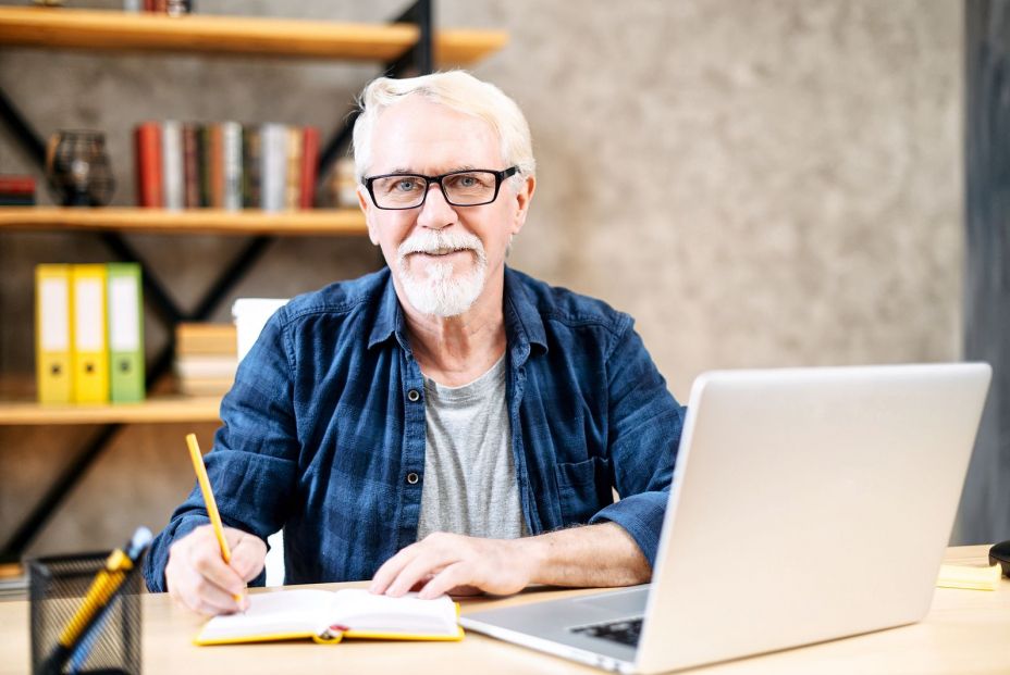 Cambios que debes comunicar al INSS antes de 30 días si ha variado tu situación como pensionista (Foto Bigstock)