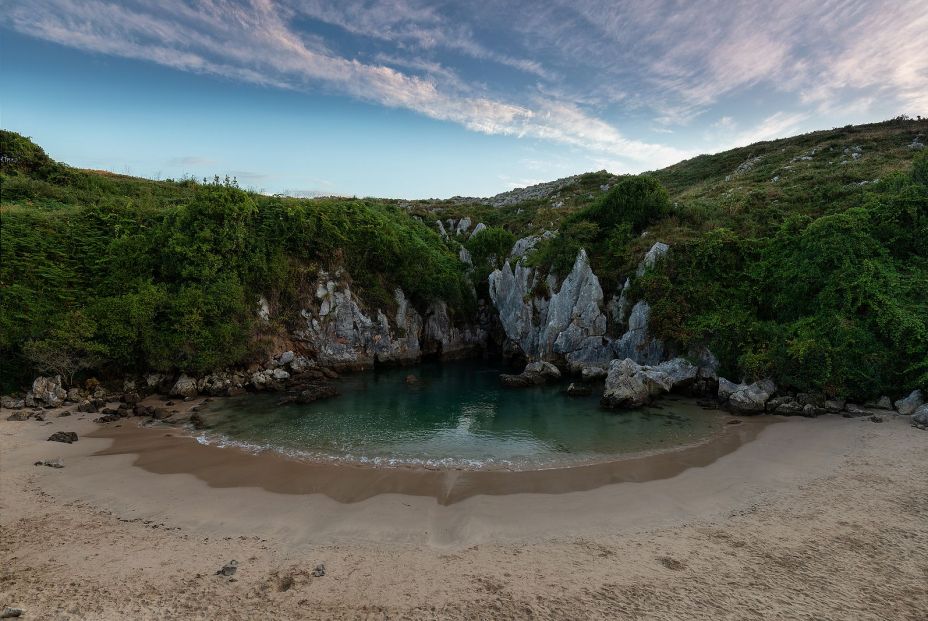 Playas vírgenes España  Gulpiyuri 