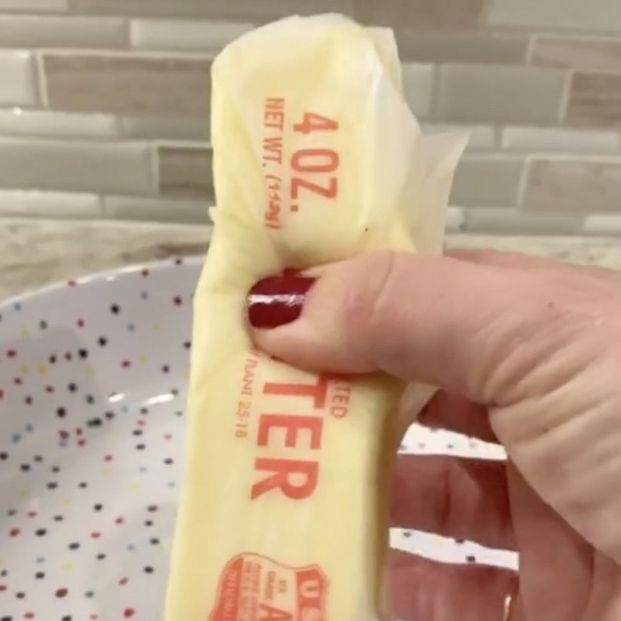 El truco viral para calentar la mantequilla sin usar microondas