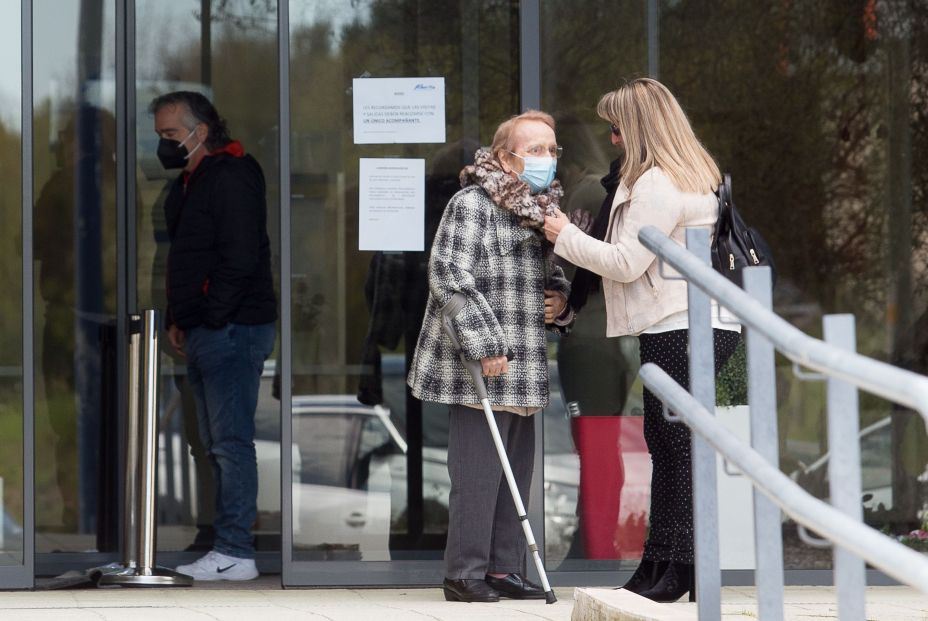 Las familias reclaman que el acceso a las residencias de mayores vuelva a ser como antes