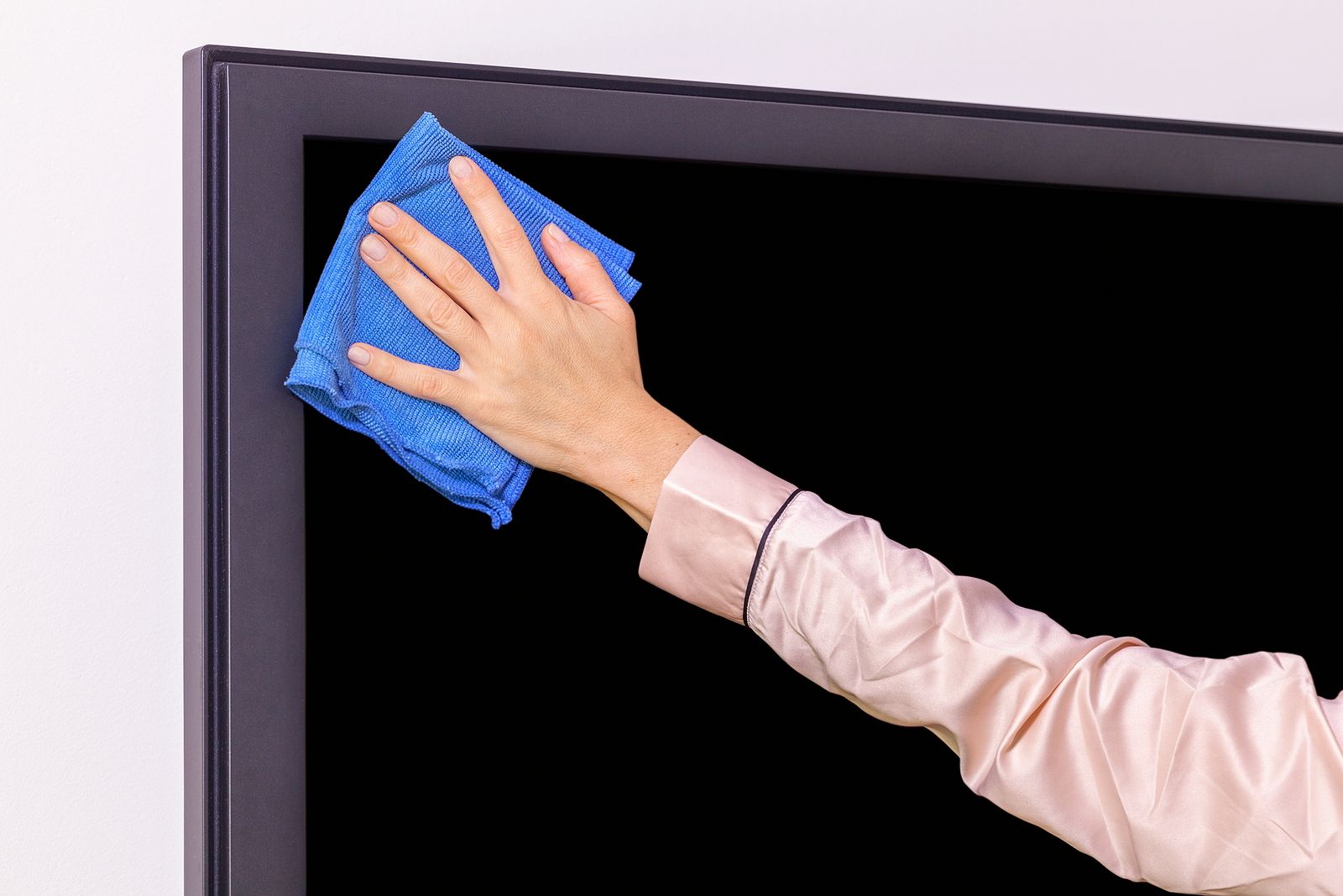 Cómo limpiar la pantalla de la televisión o portátil sin que se estropee