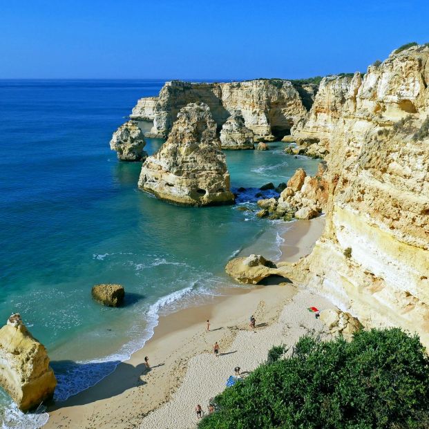 Praia Da Marinha en Portugal (BigStock)