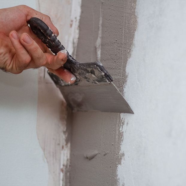 Porqué no deberías reparar las grietas en la pared rápidamente (Foto Bigstock) 2