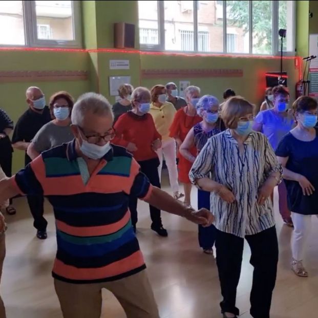 Por fin: vuelve el baile para los mayores vacunados, ¡que no pare la música!