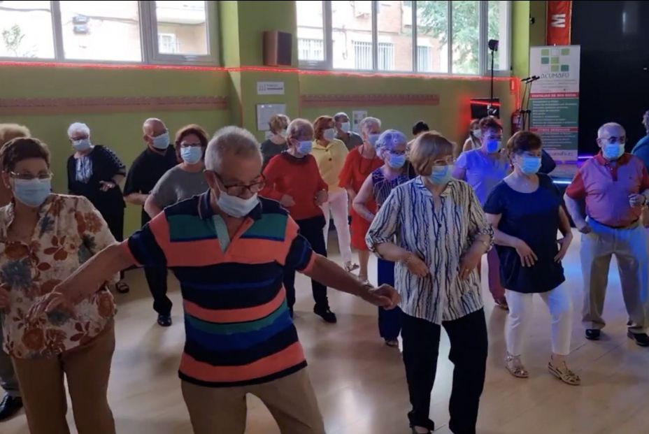 Por fin: vuelve el baile para los mayores vacunados, ¡que no pare la música! Por fin: vuelve el baile para los mayores vacunados, ¡que no pare la música!