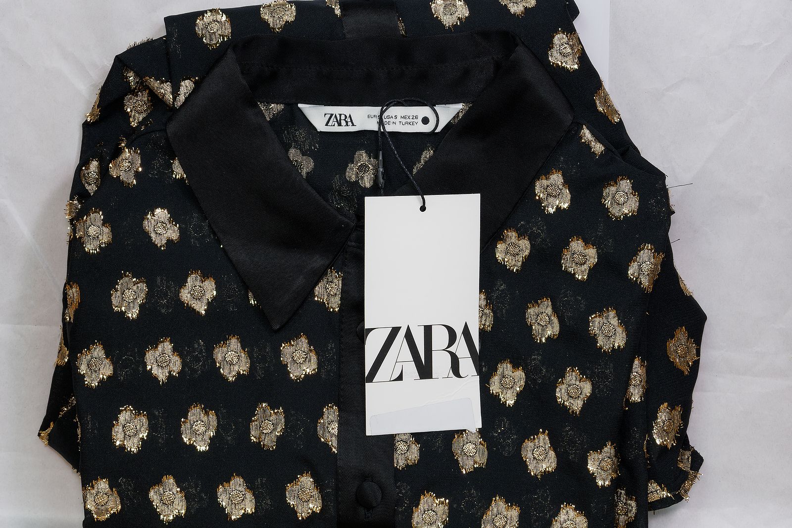 ¿Qué significan las figuras geométricas de las etiquetas de Zara? Foto: bigstock