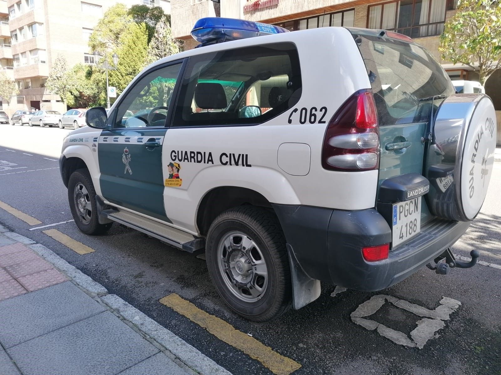 Una abuela y su nieto se enfrentan a unos ladrones armados con una fregona y una silla. Foto: Europa Press