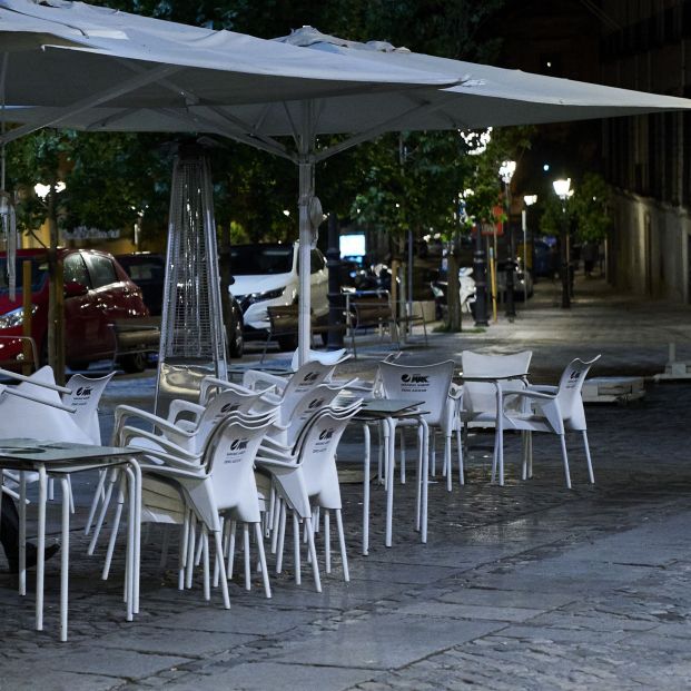 Una abuela y su nieto se enfrentan a unos ladrones armados con una fregona y una silla. Foto: Europa Press Una abuela y su nieto se enfrentan a unos ladrones armados con una fregona y una silla. Foto: Europa Press