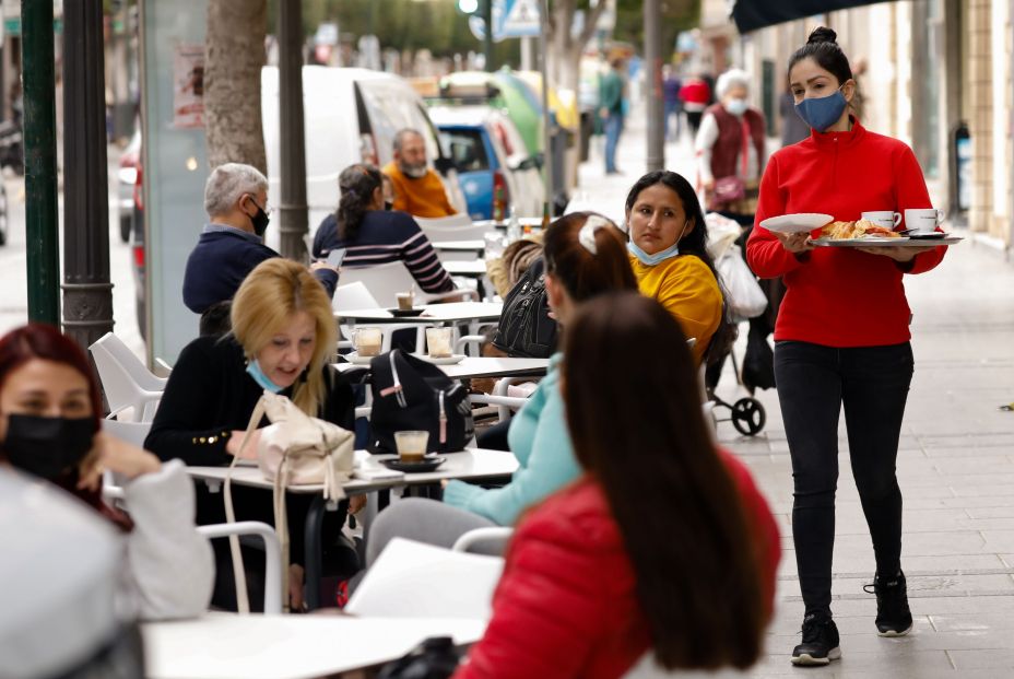 EuropaPress 3556266 varias personas terraza bar alcantarilla murcia espana 10 febrero 2021