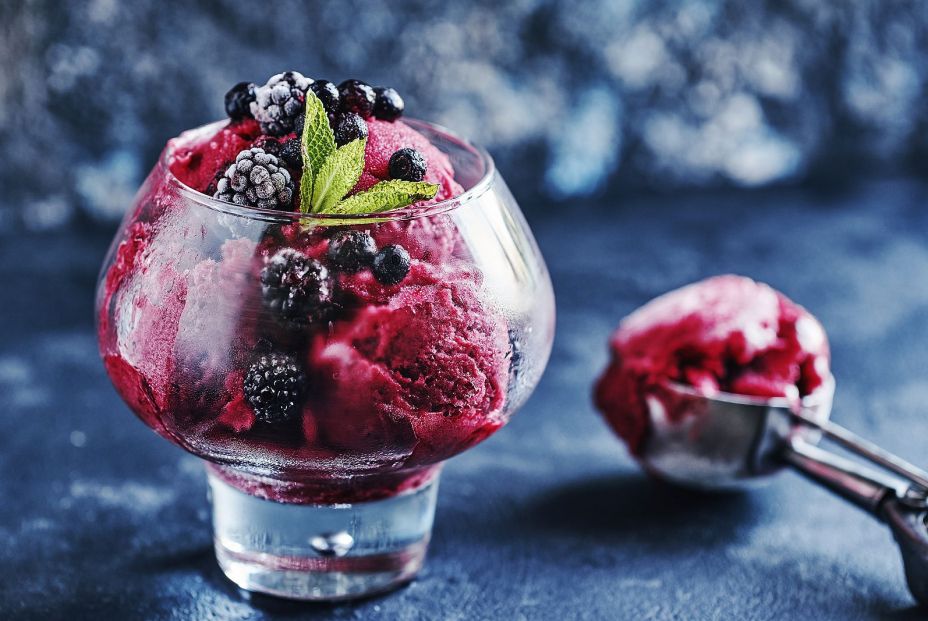 Este verano, prepara tus propios helados caseros de fruta. Foto: bigstock 