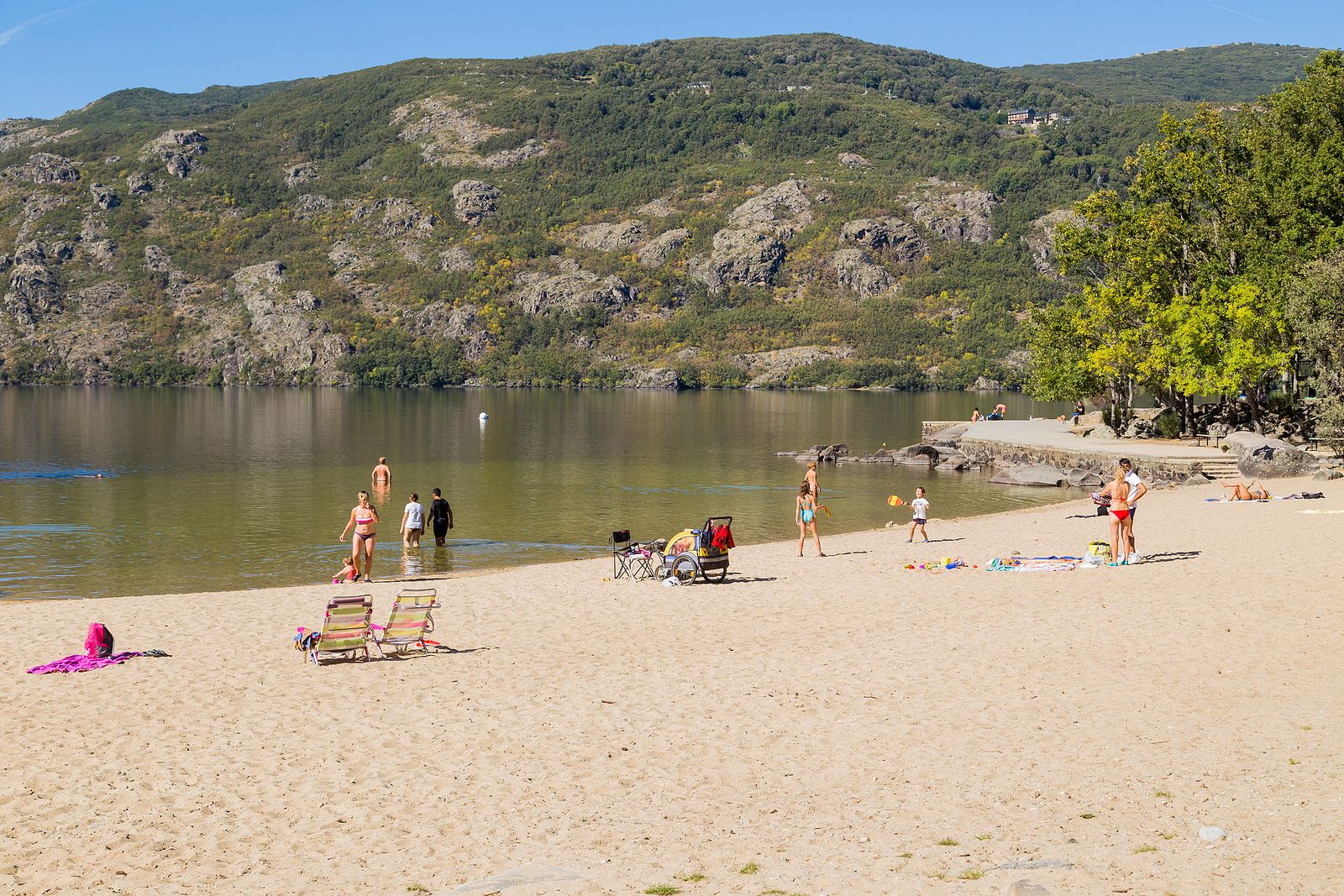 Las mejores playas de agua dulce de España. Lago de Sanabria. Bigstock