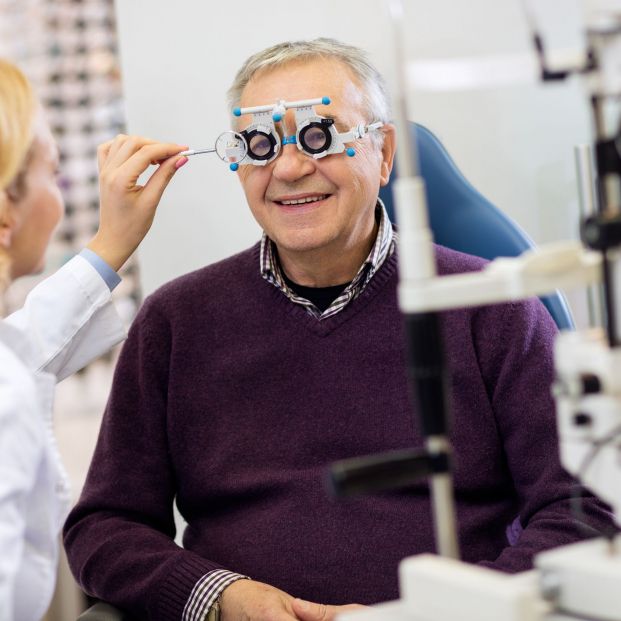 Revisión para evitar el melanoma ocular(bigstock)