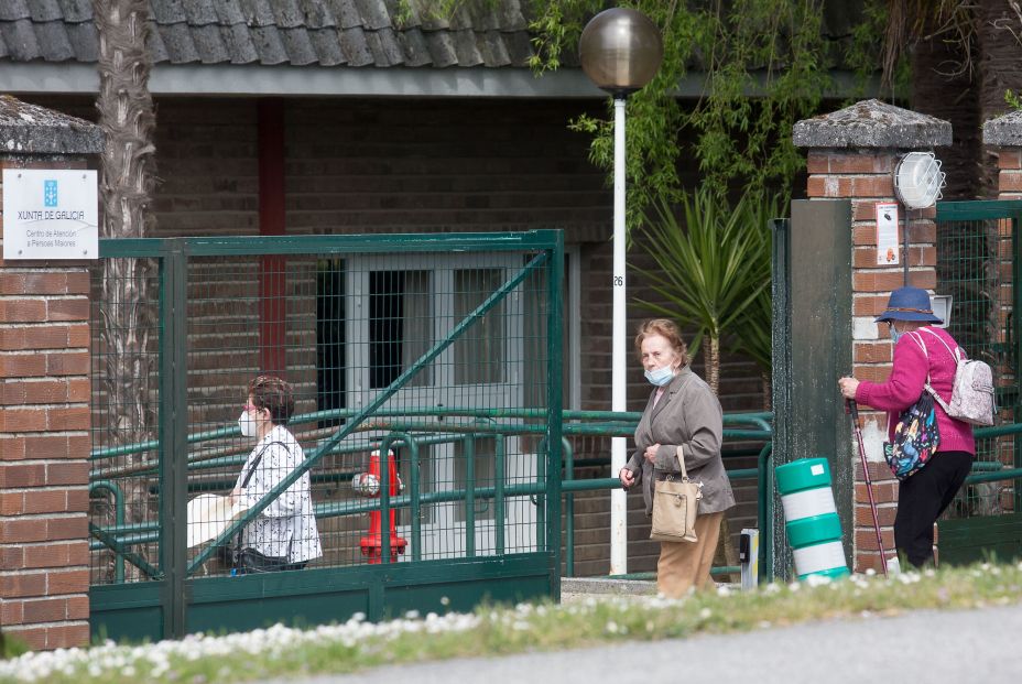 EuropaPress 3646887 tres mujeres dirigen residencia geriatrica as gandaras 17 abril 2021 lugo (1)