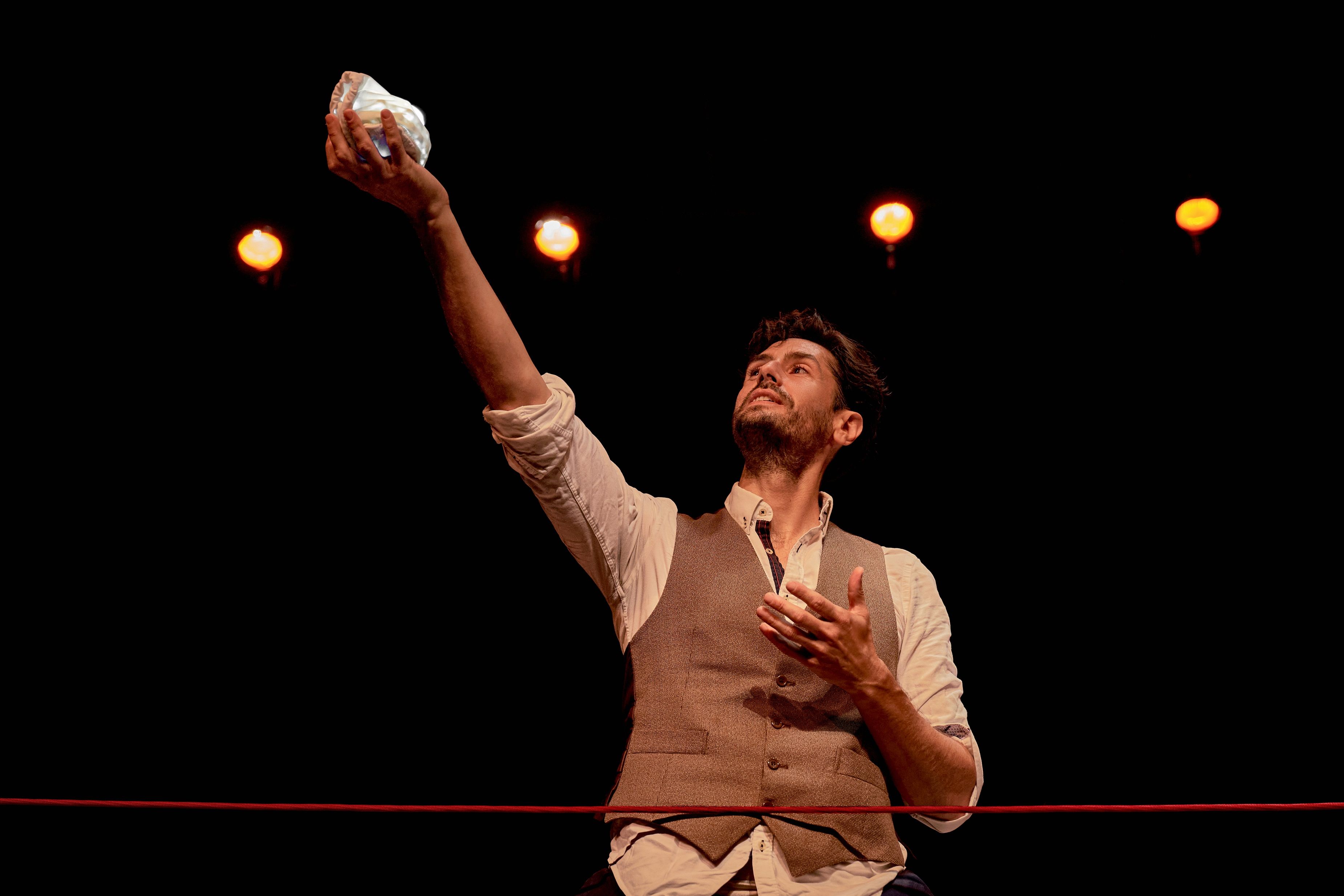 Juan Diego Botto se mete en la piel de Lorca en 'Una noche sin luna', en el Teatro Español. Foto: Europa Press