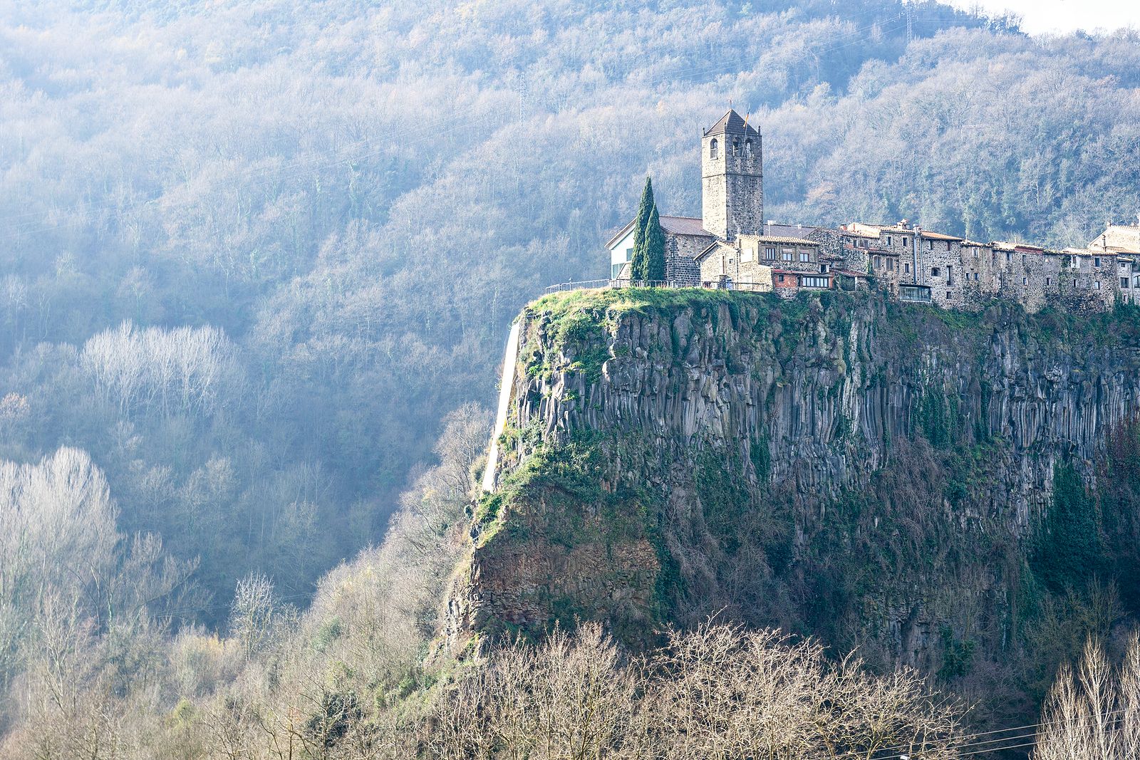 Si tienes vértigo, no visites estos pueblos de España. Foto: bigstock 