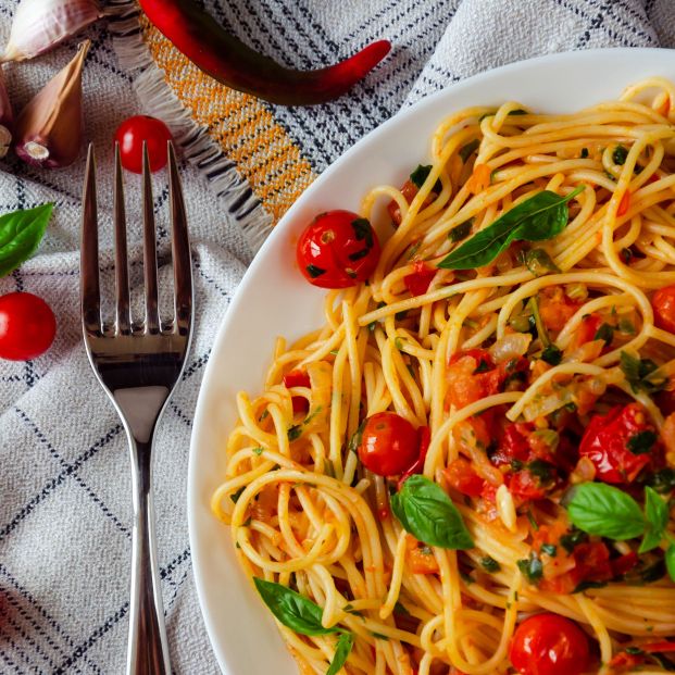 Angel hair pomodoro es una versión muy refinada de los espaguetis con tomate (bigstock)