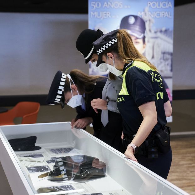 EuropaPress 3737774 varias agentes policia municipal exposicion 50 anos mujer policia municipal